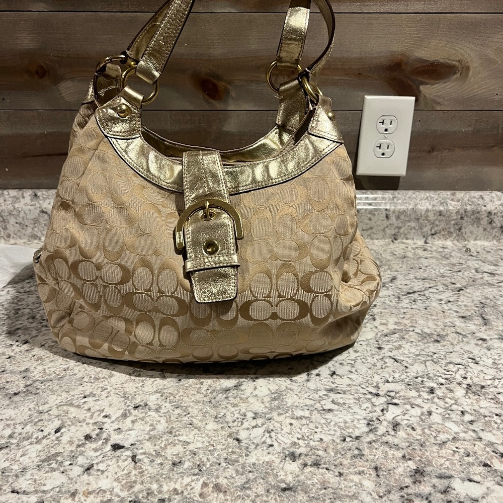 Coach signature Maggie soho hobo